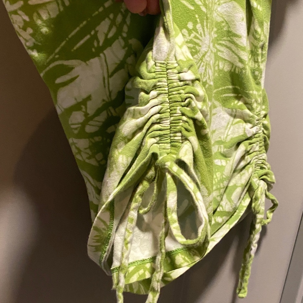 Tropical Ruched Side Top Green Floral Vacation Beachy Shirt Large - Picture 4 of 4